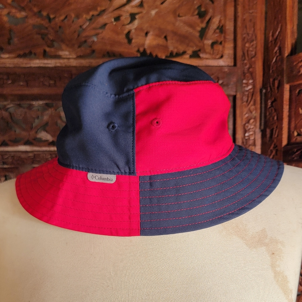 Columbia Omnishade Bucket Hat Red and Blue Colorblocked Size Small Youth